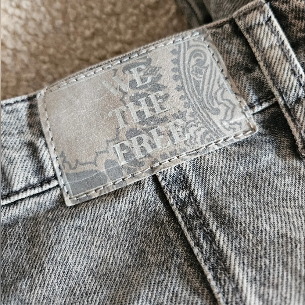Free People Good Luck Barrel Jeans Mid Rise Distressed Relaxed Kismet 28 NWOT - Picture 9 of 15